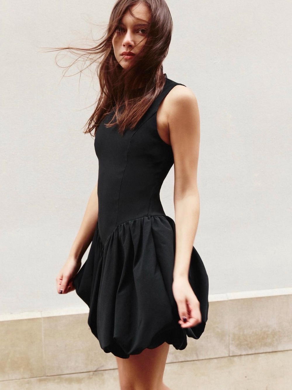 Round neck and sleeveless dress. Balloon effect hem with interior elastic. NWT S